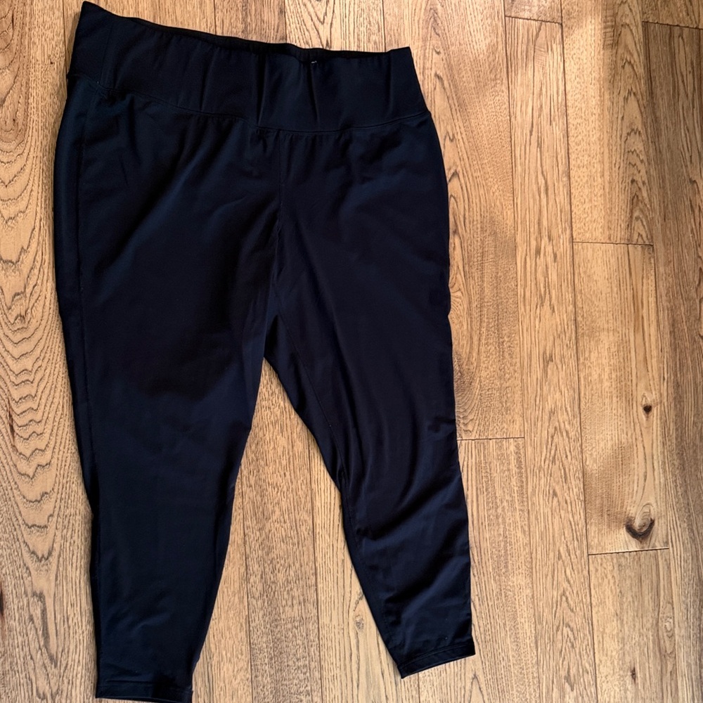Livi Active Midnight Cropped Pants